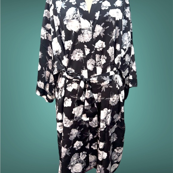 BEAUTIFUL LINGERED SET•BELTED ROBE+ LONG PANTS + SHORTS•ALL WITH POCKETS•NEW•XXL - Picture 2 of 14